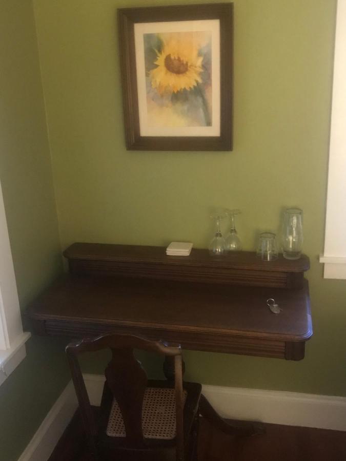 Howarth House Bed And Breakfast Fitchburg 外观 照片