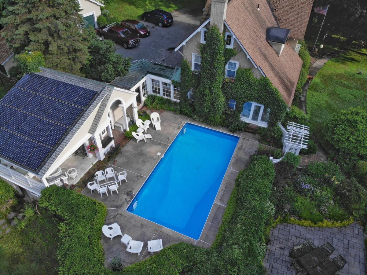 Howarth House Bed And Breakfast Fitchburg 外观 照片