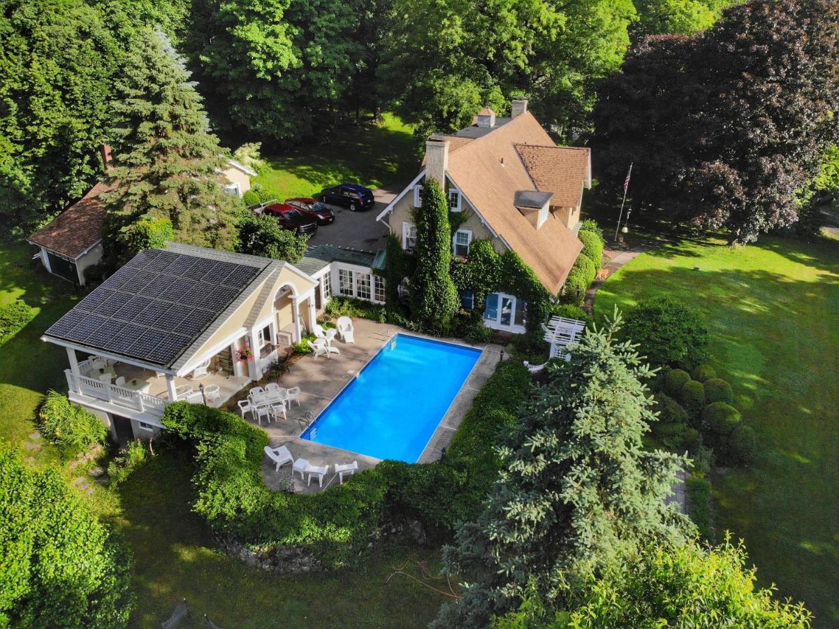 Howarth House Bed And Breakfast Fitchburg 外观 照片