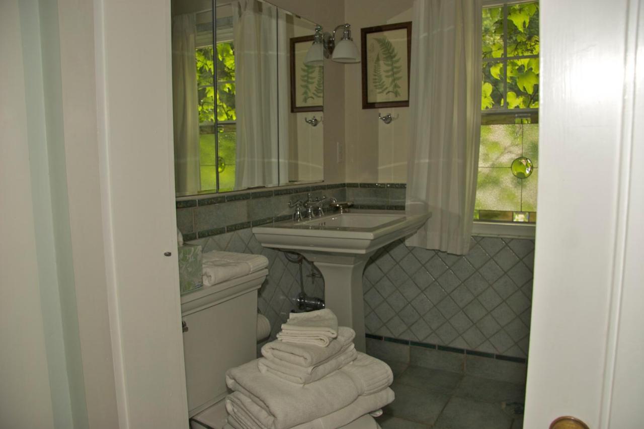 Howarth House Bed And Breakfast Fitchburg 外观 照片